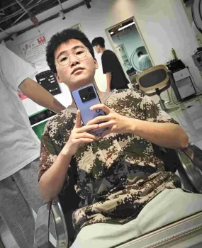 帅气奶狗小男友