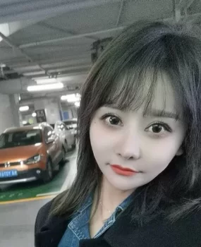 前凸后翘，身材很哇塞