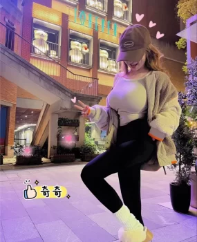 胸大臀肥的妹子