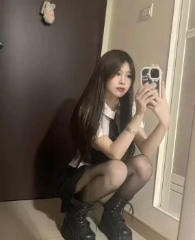 90后台球西施 刚下水