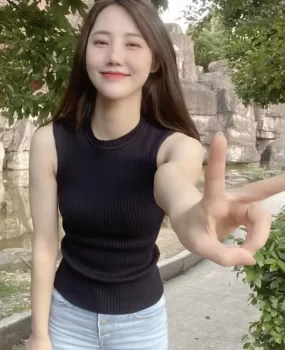 石林旅游结实的身材匀称百分百本人小姐姐