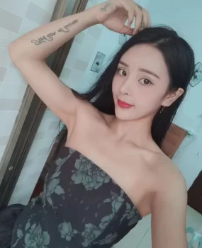 身材美貌都挺好的小姐姐