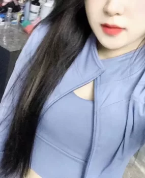 包头青山圆脸妹子身材很好