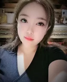 大只的妹子，丰满的，肉肉的