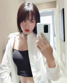 前凸后翘身高均在165左右大胸萝莉