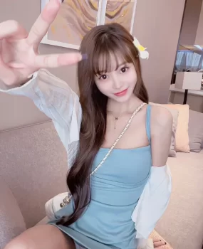 全身都透着健康白皙肤色的尤物