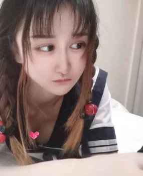 江宁童颜巨乳雪天使小雪娃娃