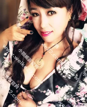 体验大奶熟女，狂野型的，随意发泄