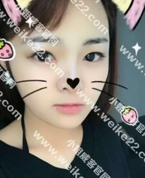 一个身材小巧玲珑的妹妹