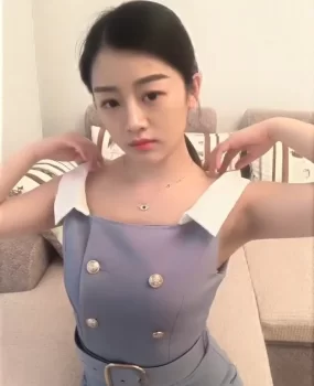 特别漂亮的清纯妹子，十分的嫩。